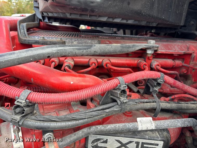 image for item YA1226 2020 Freightliner Cascadia semi truck