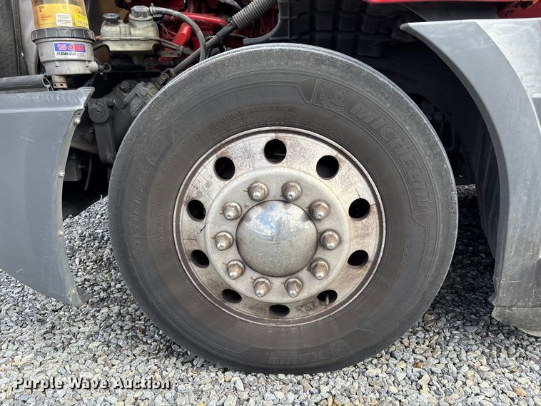 image for item YA1226 2020 Freightliner Cascadia semi truck