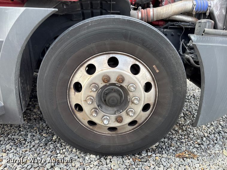 image for item YA1226 2020 Freightliner Cascadia semi truck