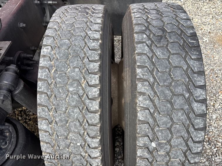 image for item YA1226 2020 Freightliner Cascadia semi truck