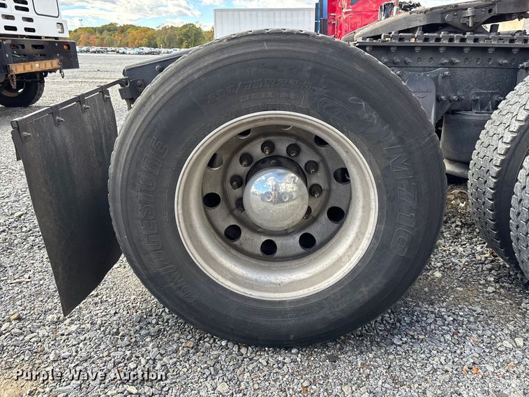 image for item YA1226 2020 Freightliner Cascadia semi truck