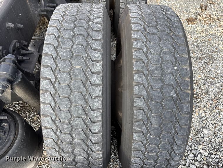 image for item YA1226 2020 Freightliner Cascadia semi truck