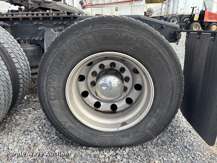 image for item YA1226 2020 Freightliner Cascadia semi truck