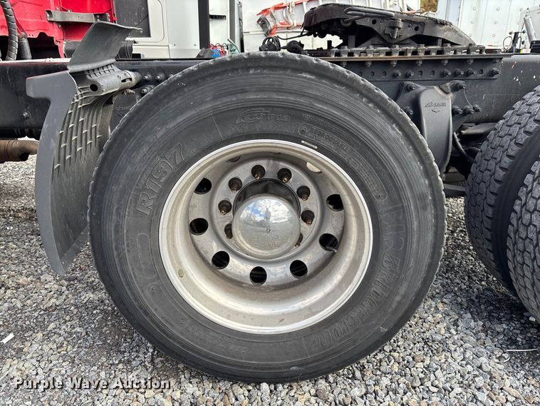 image for item YA1226 2020 Freightliner Cascadia semi truck