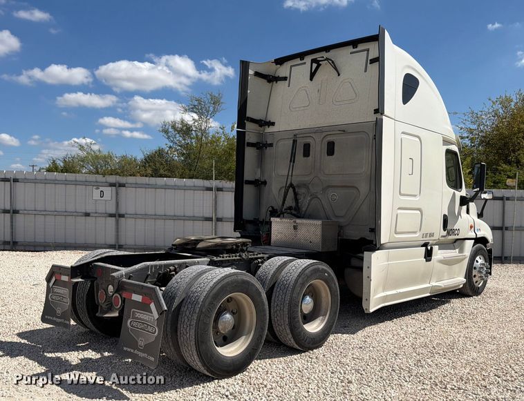 CAMIóN CAMAROTE 2016 FREIGHTLINER