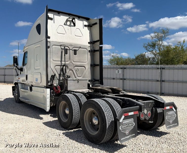 image for item YA1227 2016 Freightliner Cascadia semi truck