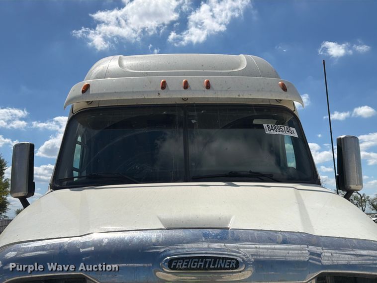 image for item YA1227 2016 Freightliner Cascadia semi truck