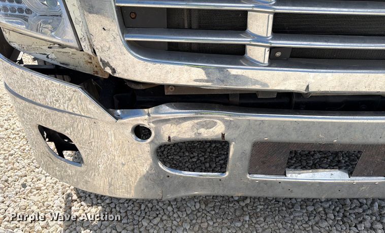 image for item YA1227 2016 Freightliner Cascadia semi truck