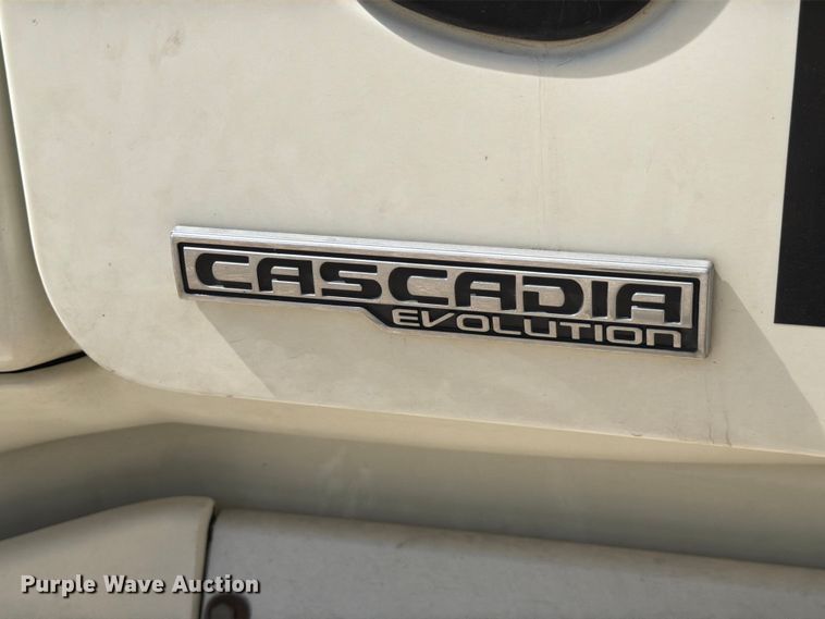 image for item YA1227 2016 Freightliner Cascadia semi truck