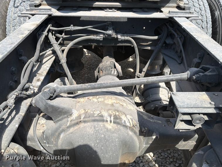 image for item YA1227 2016 Freightliner Cascadia semi truck