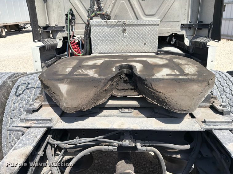 image for item YA1227 2016 Freightliner Cascadia semi truck