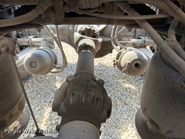 image for item YA1227 2016 Freightliner Cascadia semi truck