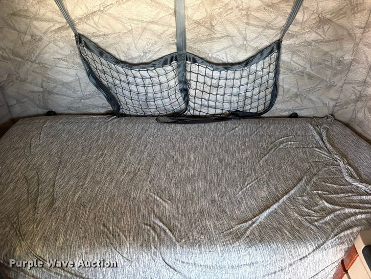 image for item YA1227 2016 Freightliner Cascadia semi truck