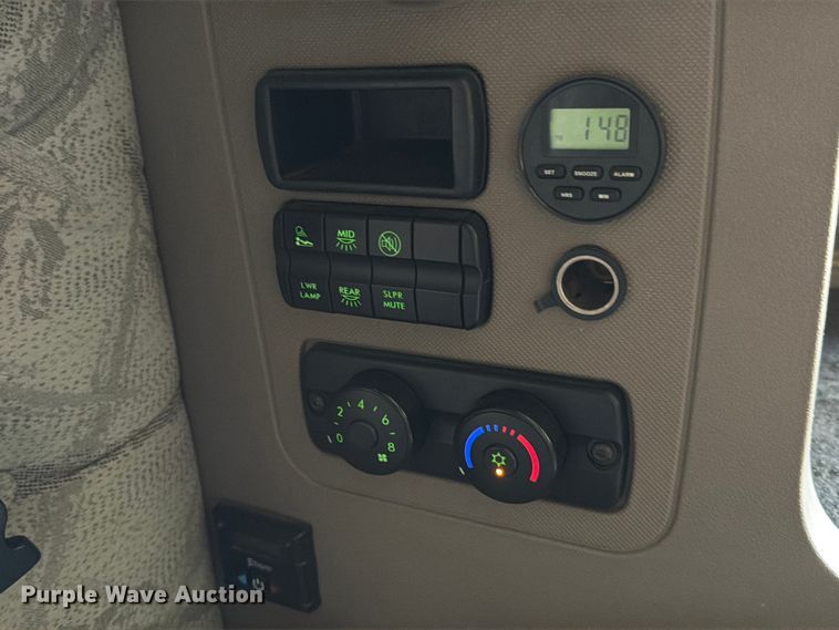 image for item YA1227 2016 Freightliner Cascadia semi truck