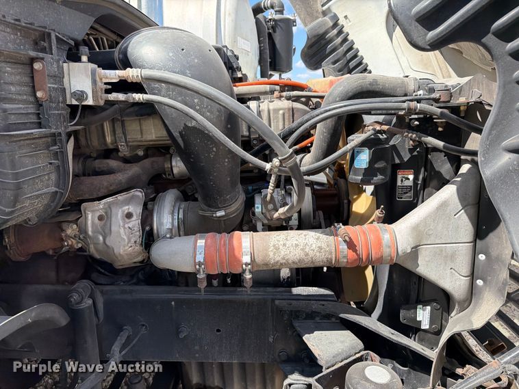 image for item YA1227 2016 Freightliner Cascadia semi truck