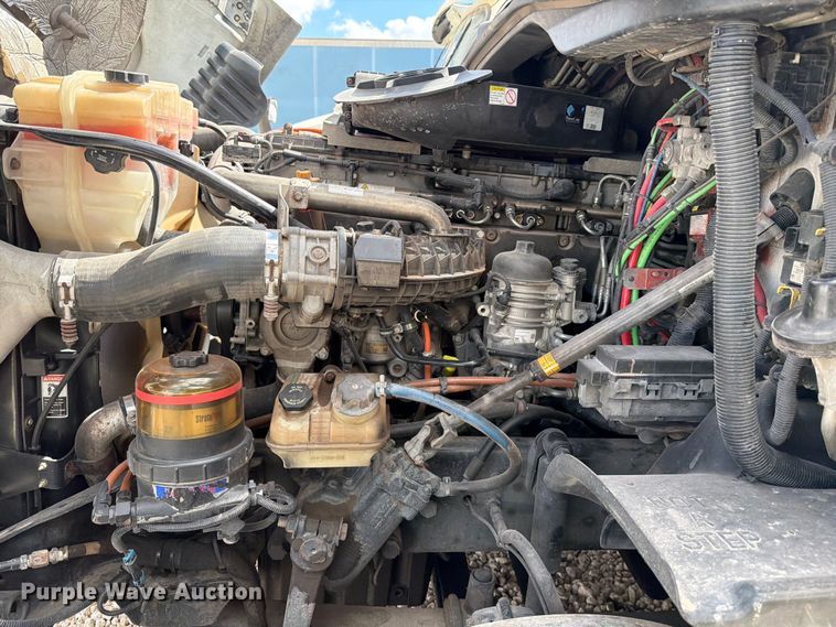 image for item YA1227 2016 Freightliner Cascadia semi truck