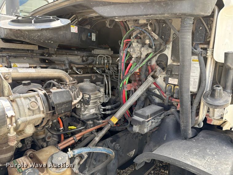 image for item YA1227 2016 Freightliner Cascadia semi truck