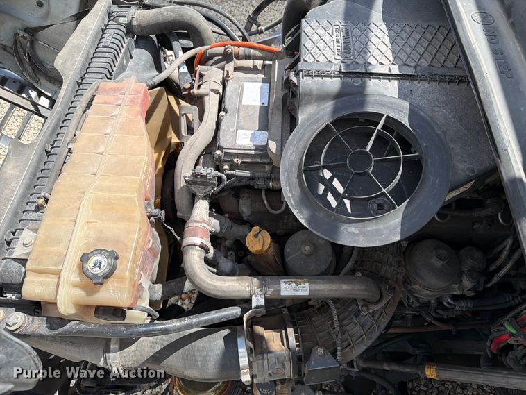 image for item YA1227 2016 Freightliner Cascadia semi truck