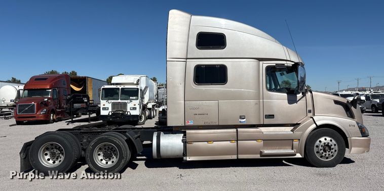 image for item YA1241 2016 Volvo VNL semi truck