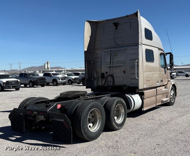 image for item YA1241 2016 Volvo VNL semi truck