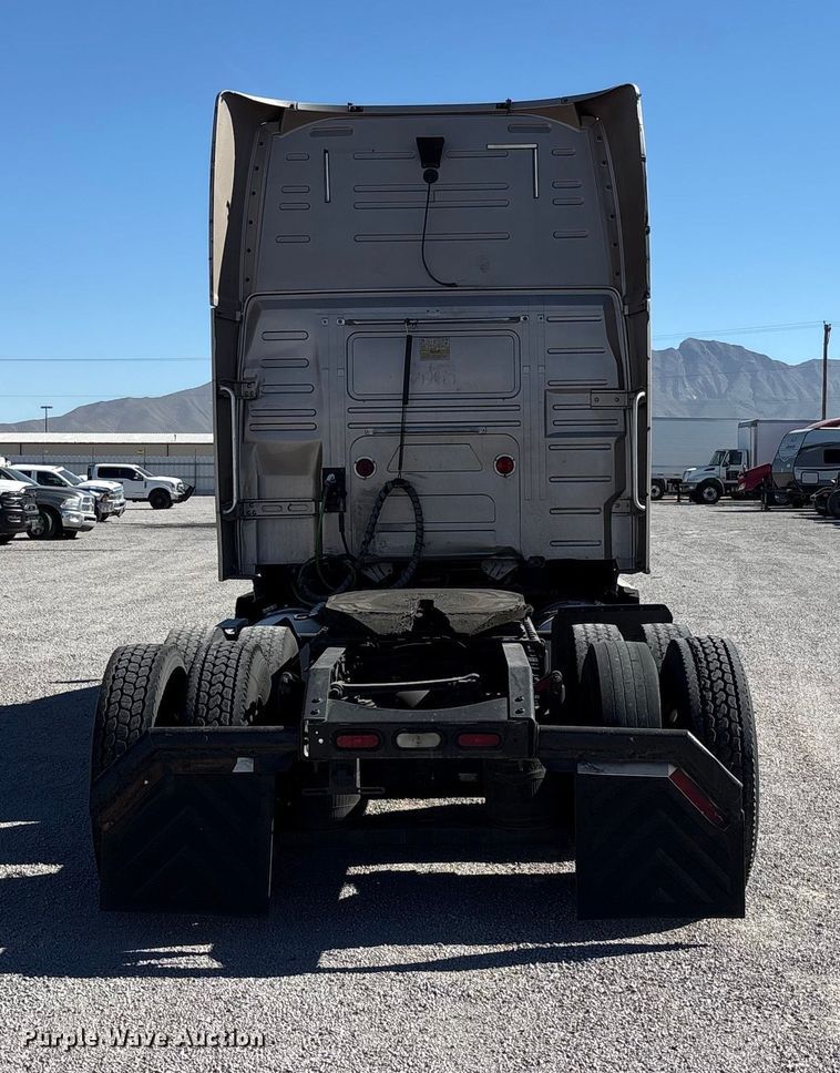 image for item YA1241 2016 Volvo VNL semi truck