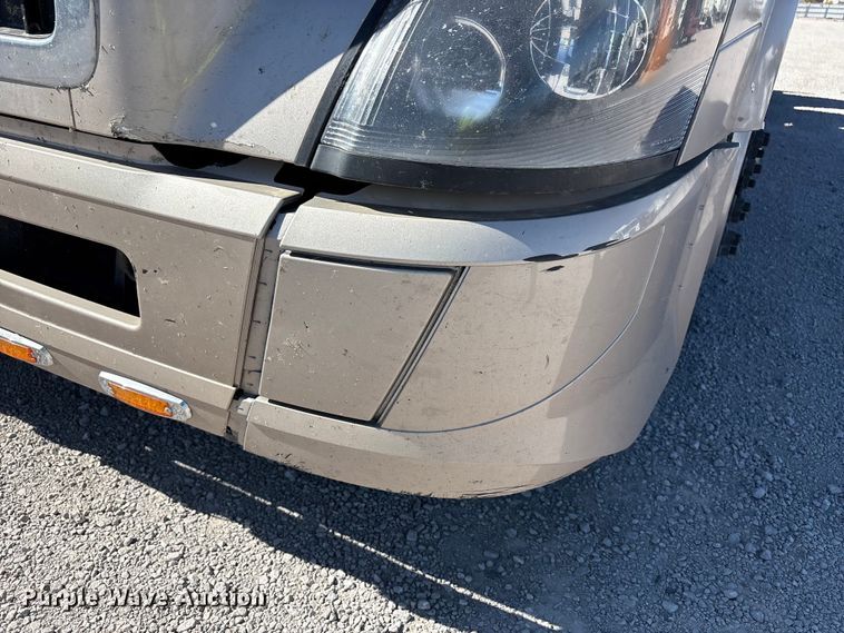 image for item YA1241 2016 Volvo VNL semi truck