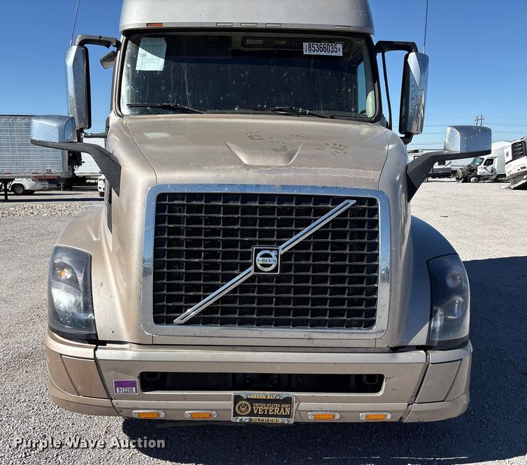 image for item YA1241 2016 Volvo VNL semi truck