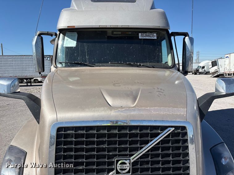 image for item YA1241 2016 Volvo VNL semi truck