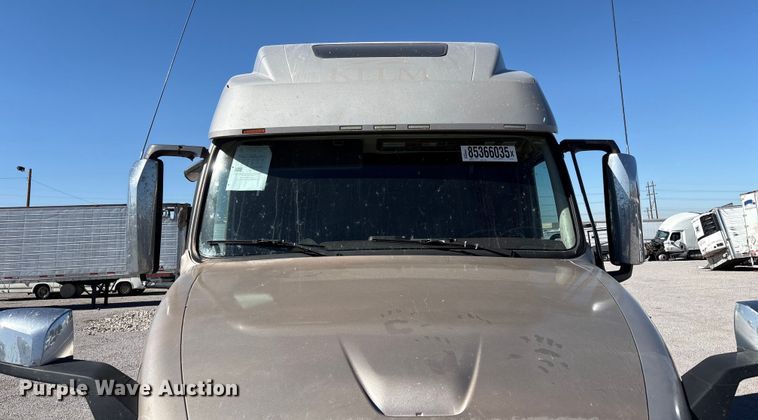 image for item YA1241 2016 Volvo VNL semi truck