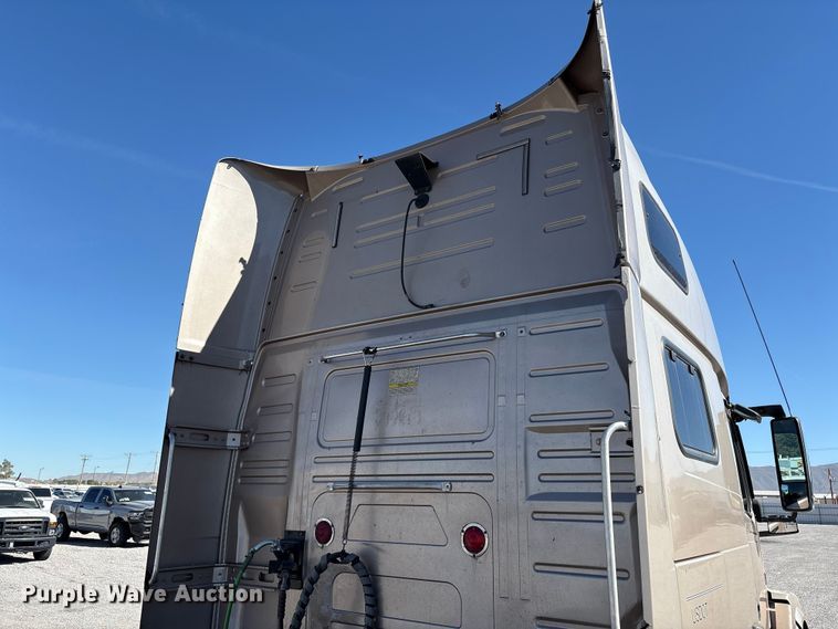 image for item YA1241 2016 Volvo VNL semi truck