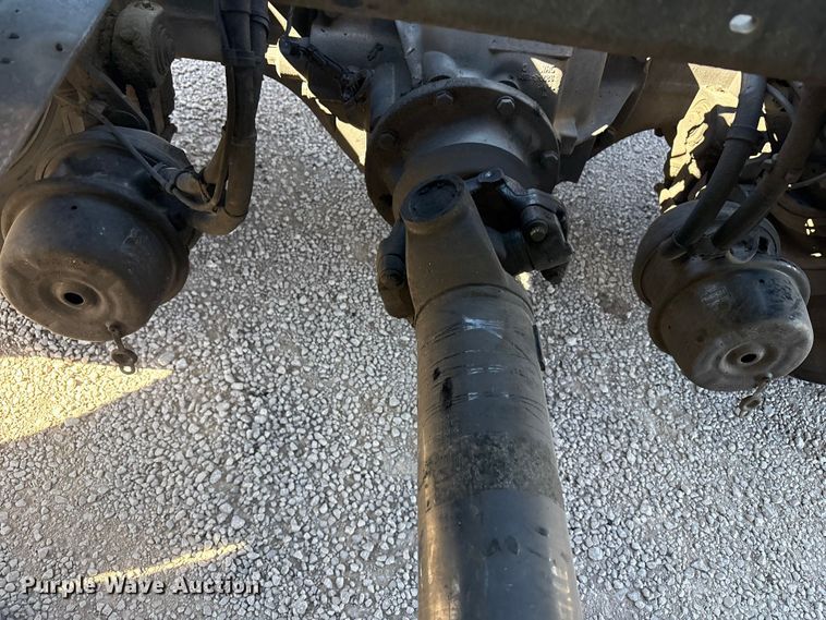 image for item YA1241 2016 Volvo VNL semi truck