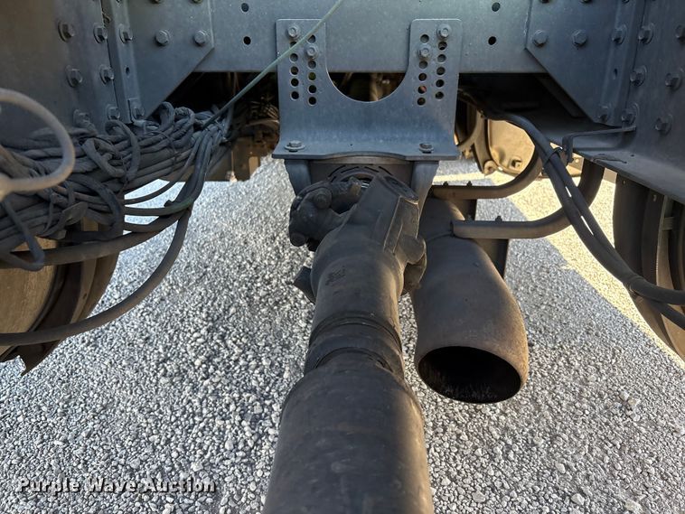 image for item YA1241 2016 Volvo VNL semi truck