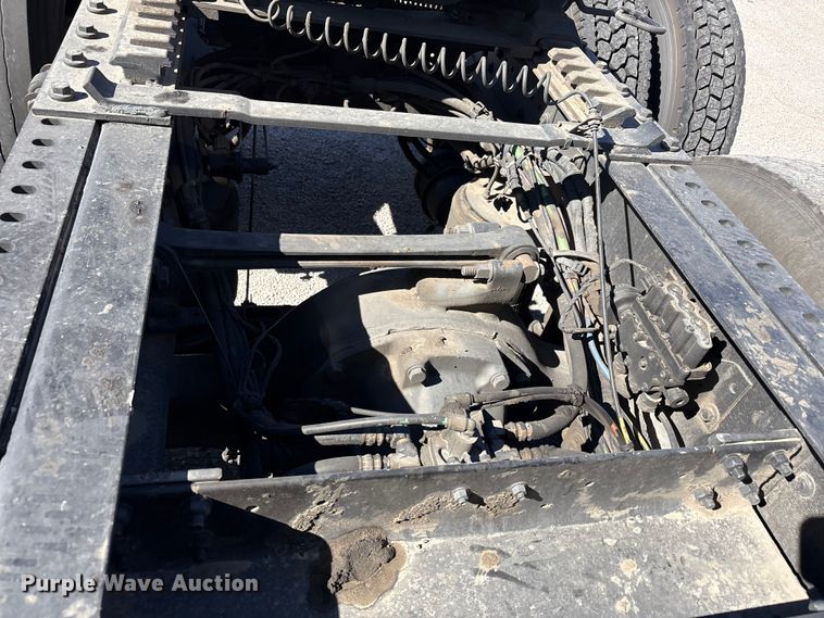 image for item YA1241 2016 Volvo VNL semi truck