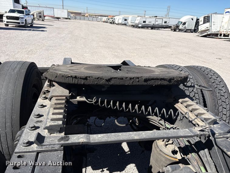 image for item YA1241 2016 Volvo VNL semi truck