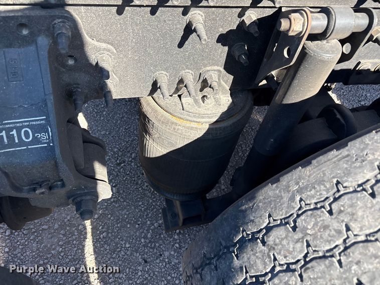 image for item YA1241 2016 Volvo VNL semi truck