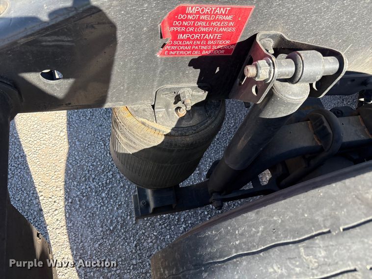 image for item YA1241 2016 Volvo VNL semi truck