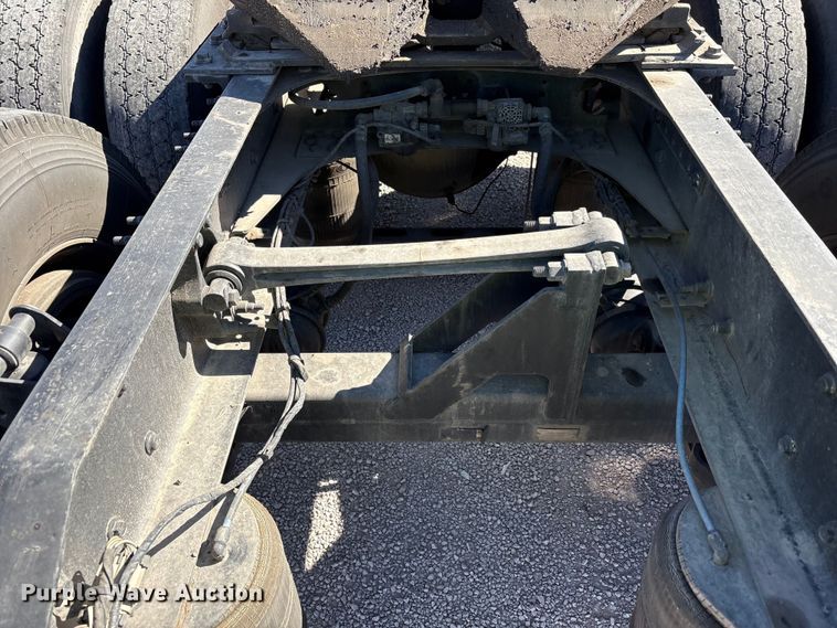 image for item YA1241 2016 Volvo VNL semi truck