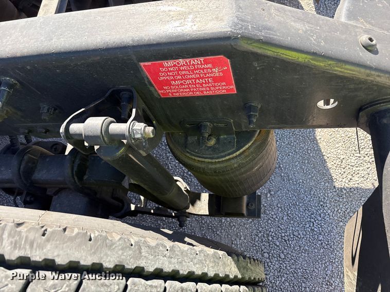 image for item YA1241 2016 Volvo VNL semi truck