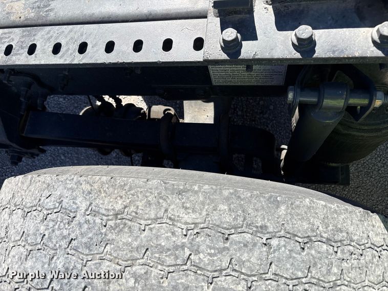 image for item YA1241 2016 Volvo VNL semi truck