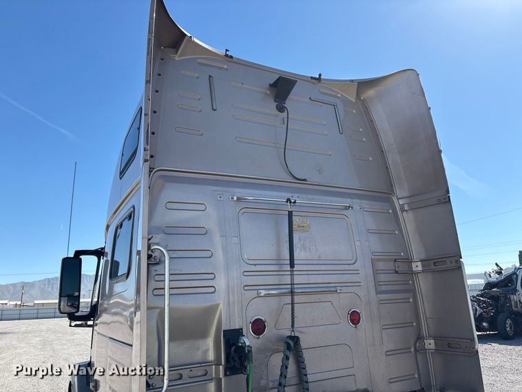 image for item YA1241 2016 Volvo VNL semi truck