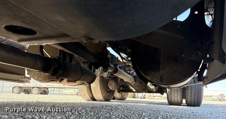 image for item YA1241 2016 Volvo VNL semi truck