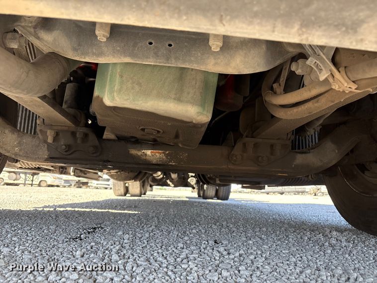 image for item YA1241 2016 Volvo VNL semi truck