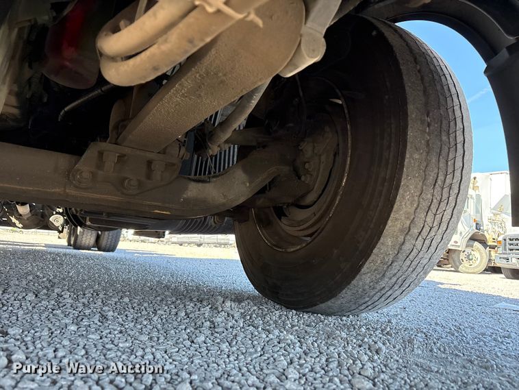 image for item YA1241 2016 Volvo VNL semi truck