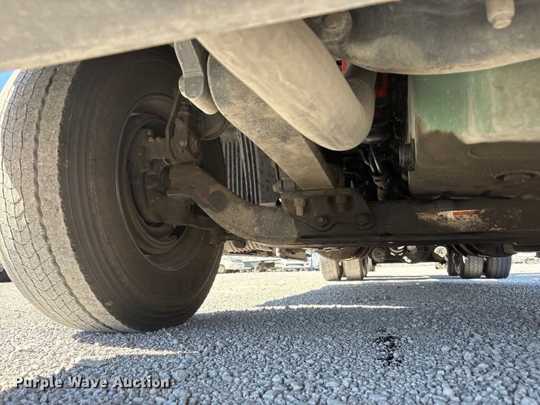 image for item YA1241 2016 Volvo VNL semi truck