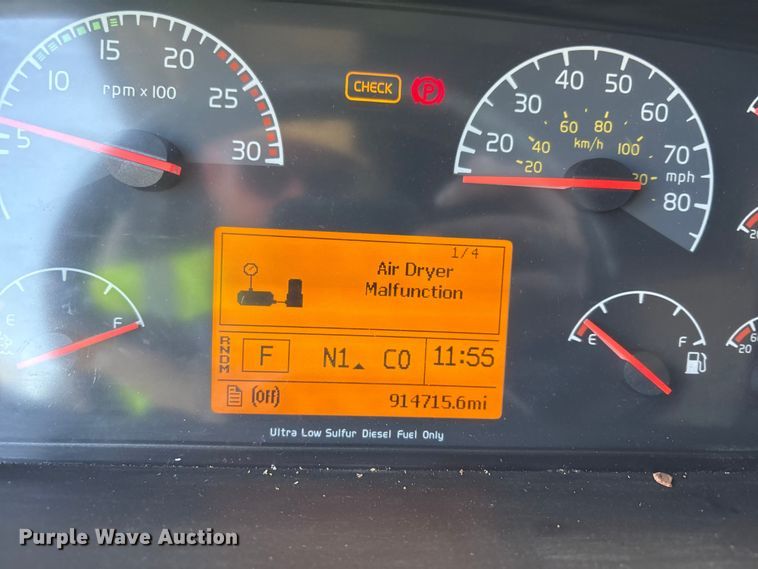 image for item YA1241 2016 Volvo VNL semi truck