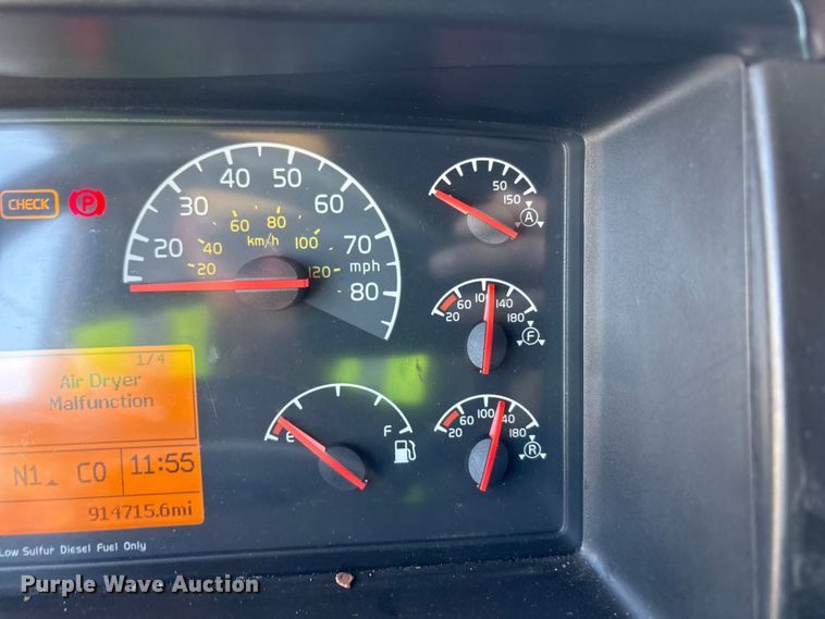 image for item YA1241 2016 Volvo VNL semi truck