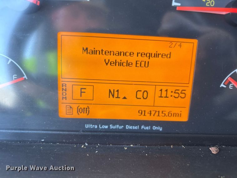 image for item YA1241 2016 Volvo VNL semi truck