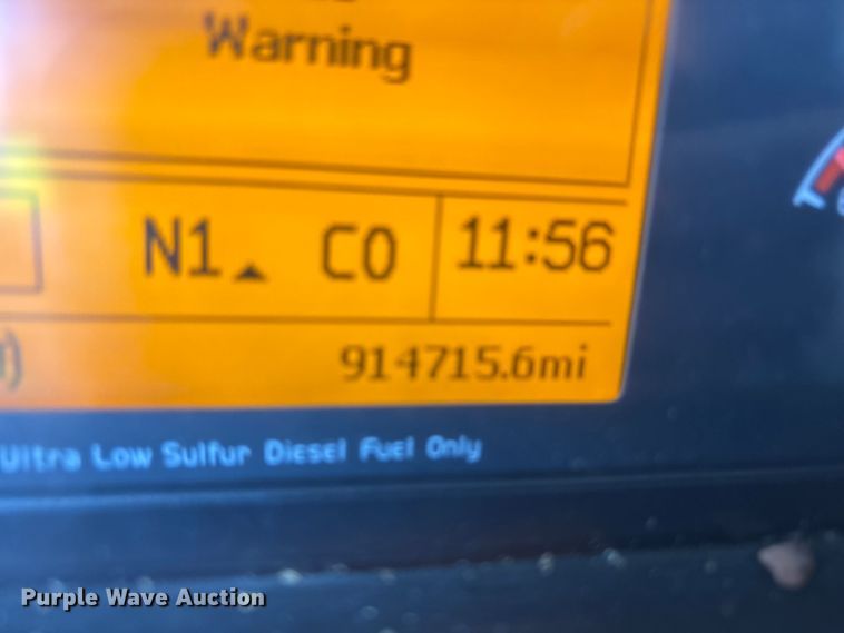 image for item YA1241 2016 Volvo VNL semi truck