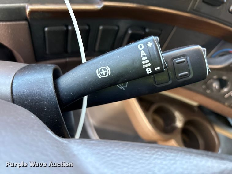 image for item YA1241 2016 Volvo VNL semi truck