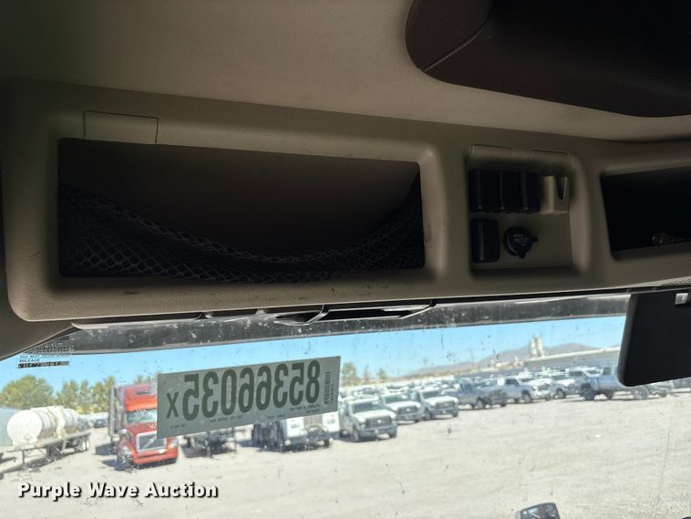 image for item YA1241 2016 Volvo VNL semi truck